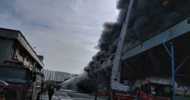 嚇!台中火力發電廠火警黑煙狂竄 「輸煤皮帶」摩擦起火釀災