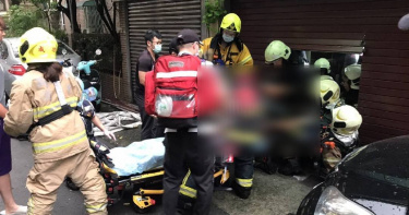 高雄前鎮清晨住宅火警 夫妻救出無生命跡象