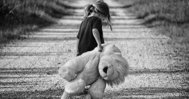 5歲女童遭「保母兒子」性侵!媽淚崩:女兒一生都毀了