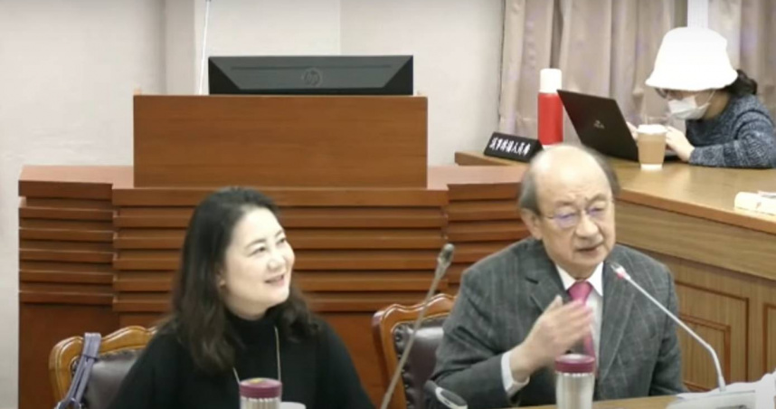 總預算協商還沒開始，朝野立委就已經為了「監督預算是不是中共同路人」的話題吵翻天，柯建銘也不斷發言，讓韓國瑜頗為無奈（圖／翻攝自國會頻道）