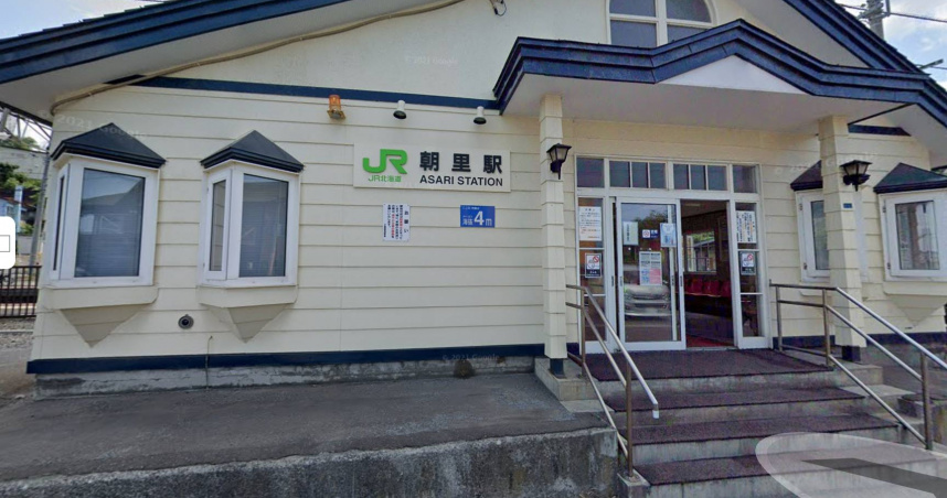 日本北海道JR函館線朝里站，昨發生火車撞死人意外。（圖／翻攝Google Maps）