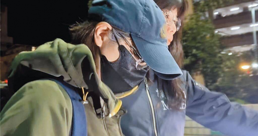 前勞動部北分署長謝宜容涉嫌貪瀆案，遭羈押禁見，由於她的羈押期限將在下周期滿，因此檢方不排除在本周對她聲請延押禁見。圖為謝宜容去年12月遭調查局移送地檢署複訊畫面。（圖／報系資料照）