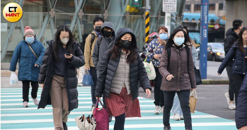 󠀠隨著這波寒流於周四（6日）減弱後，緊接著周五（7日）又有強烈冷氣團來襲，屆時北部低溫恐跌剩7度。（圖／黃鵬杰攝）