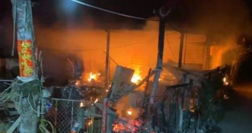 台南草山里民宅凌晨火警。（ 圖／翻攝畫面）