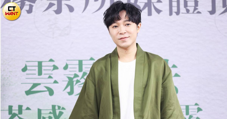 吳青峰擔任茶飲代言人。（圖／林士傑攝）