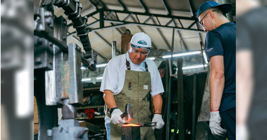 李銘順笑指李銘忠個性是「悶燒慢熱」。（圖／公視提供）