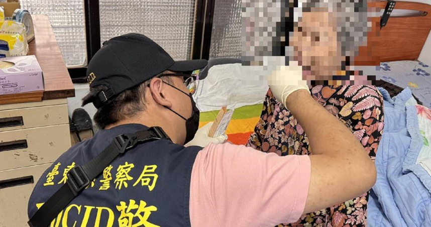 關山警方正採集失蹤者家屬DNA，準備送驗。（新莊警分局提供）