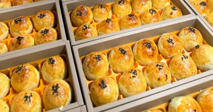 陳耀訓蛋黃酥每年只賣2個檔期。（圖／翻攝自陳耀訓·麵包埠Yoshi Bakery臉書）