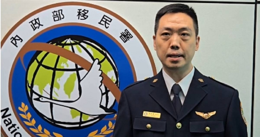 移民署國境事務大隊專門委員黃振邦澄清絕無刁難，造成旅客無法下機，一切均配合辦理。（圖／翻攝畫面）