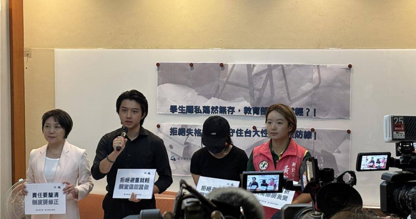 教育部前政務次長葉丙成涉洩漏性平案被害人個資，被害人今天出面表達不滿教育部性平會調查結果，並表示已向地檢提告。（圖／中國時報記者林縉明攝）