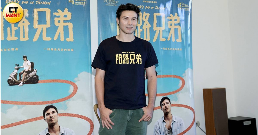 鳳小岳談及這次公路電影的拍攝過程直呼開心。（圖／侯世駿攝）