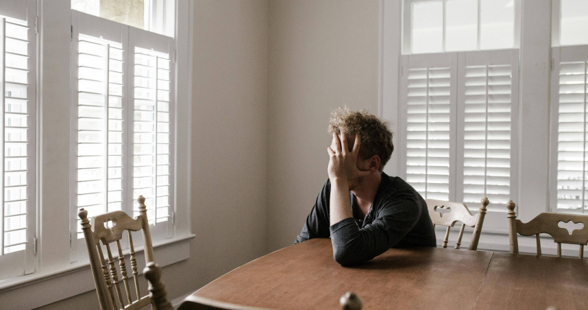 營養師提醒，長期憋著壞情緒會影響到健康。（示意圖／Pexels）