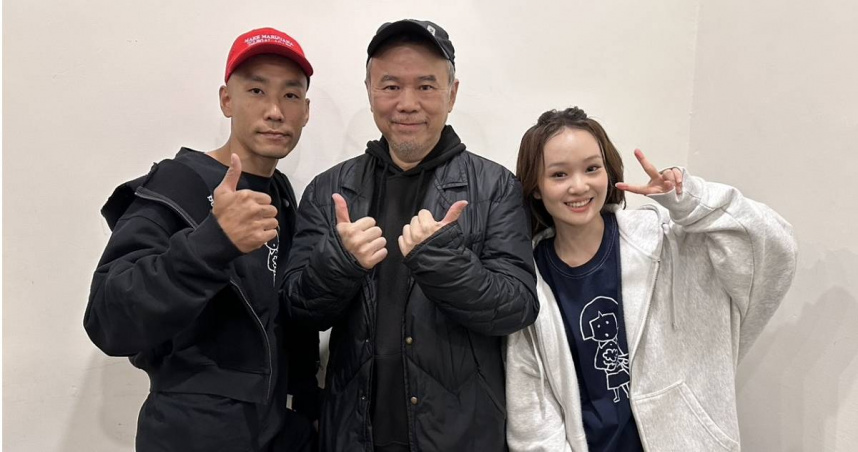 林道禹（左）與方郁婷（右）連跑多場戲院活動催票，導演陳玉勳（中）也驚喜突襲映後現場。（圖／華文創提供）