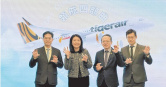 台灣虎航董事長黃世惠（左二）於2025年4月上任，帶領團隊宣布「領航四部曲」，期能透過多項創新服務，挹注虎航營收。（圖／台灣虎航提供）