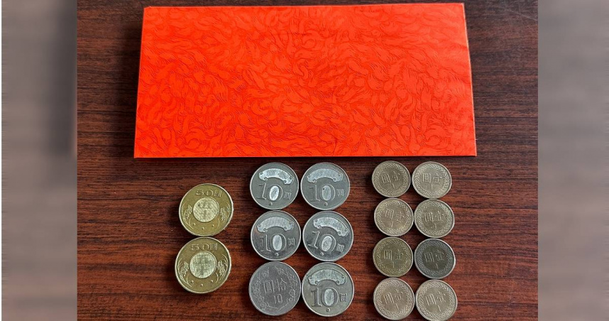 銅板2個五十元，6個十元、8個一元，形成數字268，金額168元(二路發、一路發)。（圖／楊登嵙提供）