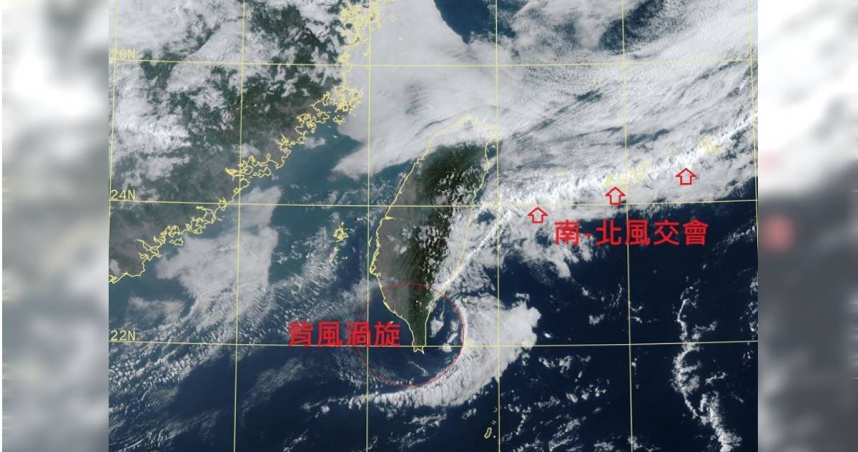 前氣象局長鄭明典指出，據今（25）日上午氣象雲圖，台灣南端出現罕見背風渦旋。（圖／翻攝自臉書／鄭明典）