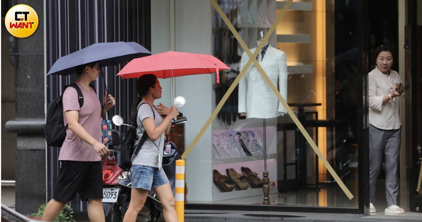 氣象署表示，明天大台北及宜蘭午後需留意局部雷陣雨。（示意圖／劉耿豪攝）
