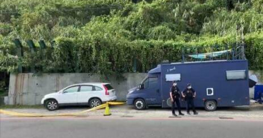 外木山白車飄惡臭引圍觀！驚見男子陳屍車內多日　警急查死因真相