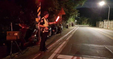暑假來了!大學生相揪機車夜衝陽明山增多 要當心超速失控自撞
