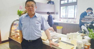 他賣螺絲也賣鳳梨酥 「為要推銷家鄕3號鳳梨」