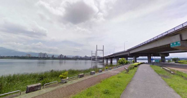 大學生跨年「包遊艇開趴」 19歲男酒後墜河…還沒找到人