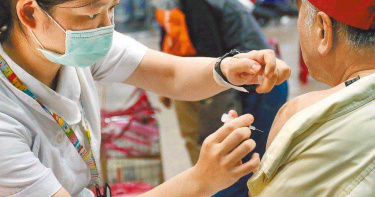 網傳肺炎鏈球菌疫苗也能抗新冠? 醫:死亡率降3成…診所公告「7月才有貨」