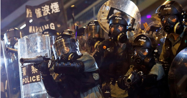 街頭煙霧瀰漫...「三罷」遭武力清場 香港至今仍停擺