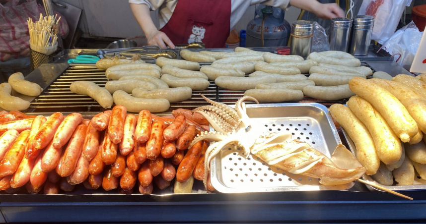 台中一名女子道鹹酥雞攤買一條15元糯米腸，卻遭店家拒絕「那我不炸了」。圖僅示意，非當事店家。（示意圖／翻攝自photoAC）