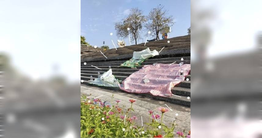 嘉義春嬉風鈴晚會野餐墊卡位，官方公告強制清除佔位物。（ 圖／翻攝畫面）