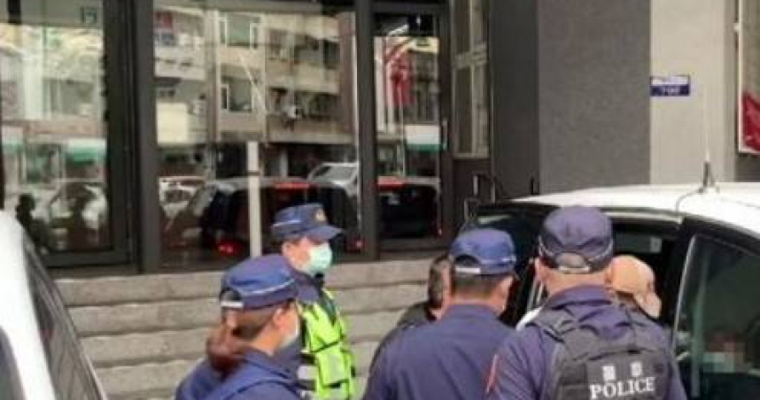 台中1間養生會從事性交易服務，警方逮獲負責人吳女等11人送辦，大量外籍小姐則移送專勤隊裁罰。（圖／翻攝畫面）