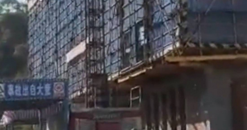 大陸湖北一名冉姓男子是位粗工，日前在福建建陽工地宿舍睡覺卻遭另一名工友1刀刺進心臟斃命，死者親妹透露，兩人是從小好到大的朋友，事發當天好像有爭執，沒想到對方會如此狠心。（圖／翻攝自微博）