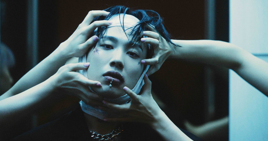 Marz23推出新歌〈癡情暈船仔〉，他以音樂還原「暈船」的沉溺又無法抽離的無奈。（圖／華納音樂提供）