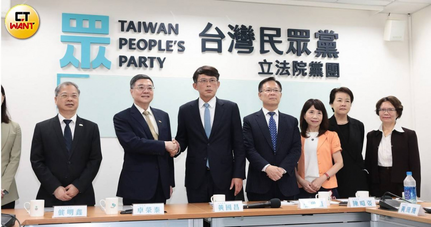 行政院推動4100億元特別條例因應高關稅，民眾黨批評其中1000億元撥補台電違反預算法，要求刪除。 （圖／黃耀徵攝）