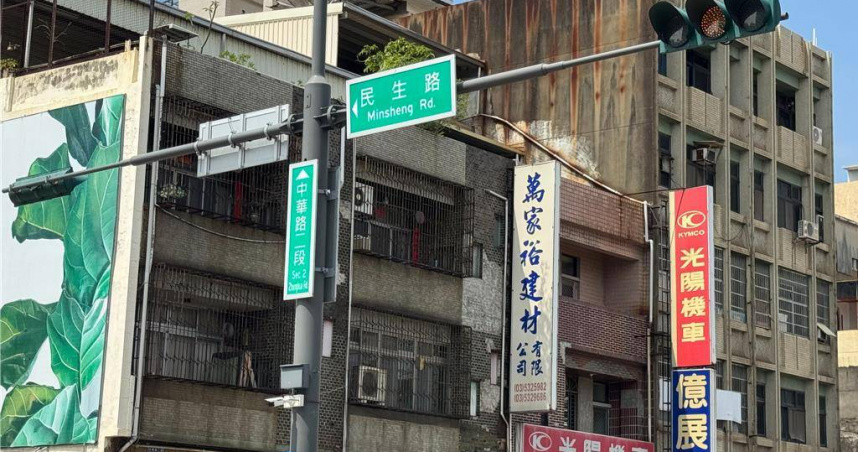 遇到號誌轉黃燈，是應該踩油門還是踩煞車？（示意圖／報系資料照）