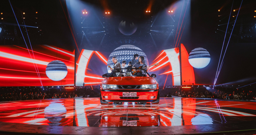 五月天阿信形容到新的場館就像開啟一段新戀情。（圖／相信音樂提供）