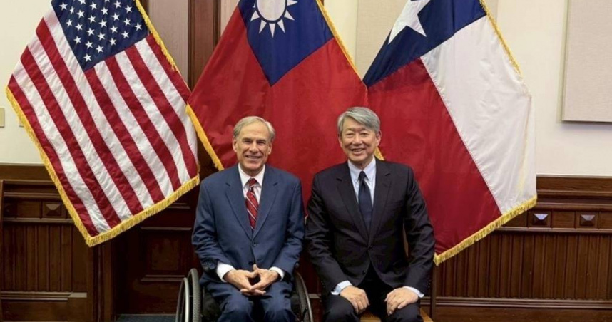 經長郭智輝與德州州長艾伯特合影。（圖／經濟部）