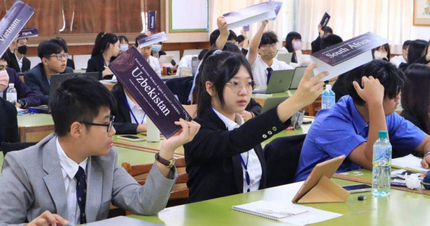 IMD 2025年世界競爭力排名，台灣排全球第六名。圖為高中生的「模擬聯合國」活動。（圖／報系資料照）