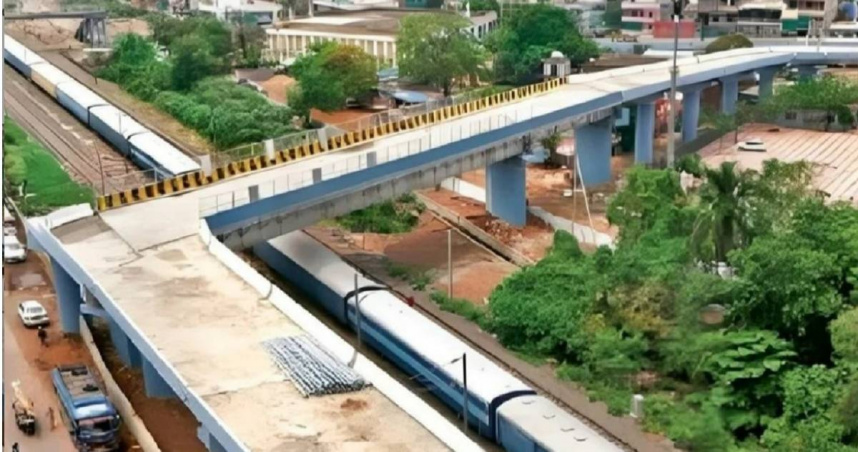 近日，印度中央邦首府博帕爾（Bhopal）一項耗資2億盧比（約新台幣6768億元）的鐵路高架橋因設計上的重大失誤引發廣泛爭議。（圖／翻攝Ｘ）