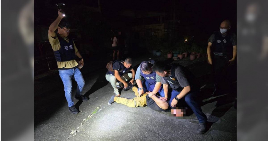 開槍陳姓男子拒絕開門，警方找家屬親情喊話，見時機成熟破門壓制嫌犯。（圖／民眾提供／中國時報記者楊靜茹南投傳真）