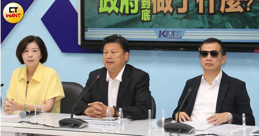 國民黨團表示，當前首要任務是通過風災賑災條例，至於民進黨又要編列治水特別預算，則因全民質疑治水預算積效不力，一定會從嚴審查。（圖／黃鵬杰攝）
