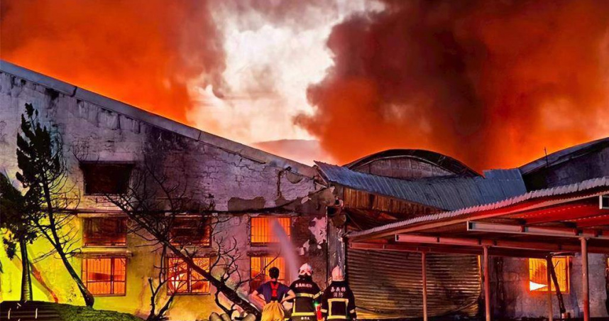 4月17日凌晨，南陽化學發生大火，嘉義地檢署偵結起訴涉嫌縱火的蔡男。（圖／嘉義消防局提供）