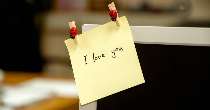 中國一名75歲男子沉迷AI虛擬女友，甚至一度要求與妻子離婚。（示意圖／Pixabay）