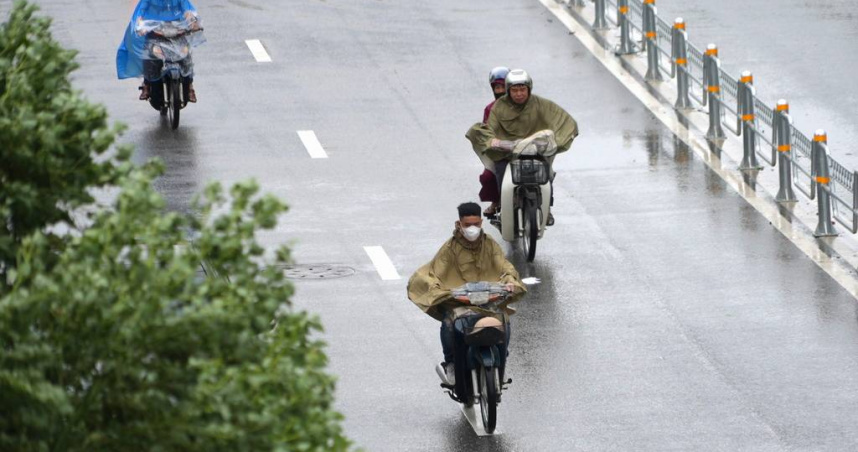 26歲越女騎車遭雷擊當場死亡。（示意圖／達志／美聯社）