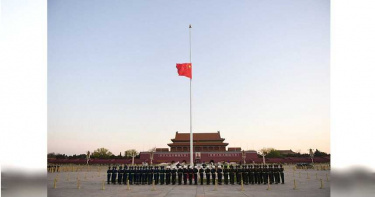 大陸天安門4日降半旗致哀犧牲醫護 網媒畫面轉黑白悼念死者