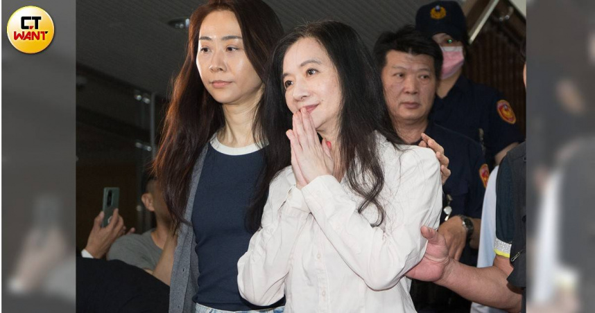 應曉薇交保後首度發聲表示，謝謝江審判長、法官，檢察官，讓她回家抱媽媽，躺在媽媽的懷裡好溫暖。（圖／黃威彬攝）