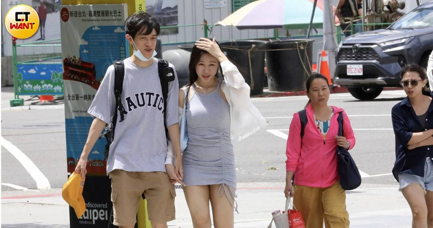 中央氣象署指出，未來一週持續是高溫炎熱的天氣，白天各地晴到多雲，午後可能有短暫陣雨、雷陣雨。（示意圖／方萬民攝）