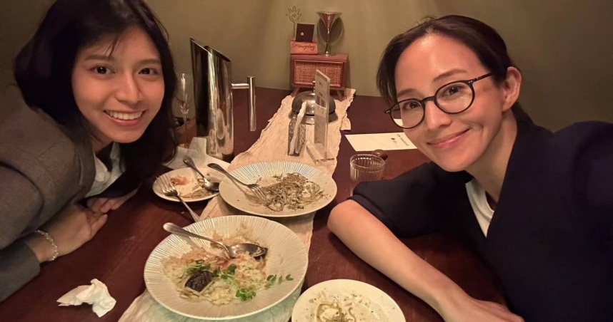 張鈞甯與旗下藝人陳孟琪。（圖／甯聚力文創）