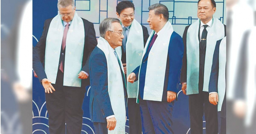 今年APEC領袖峰會在韓國舉行，我領袖代表林信義與日本首相高市早苗、美國財長貝森特會晤，但與大陸國家主席習近平零互動。（圖／APEC台灣媒體團提供）