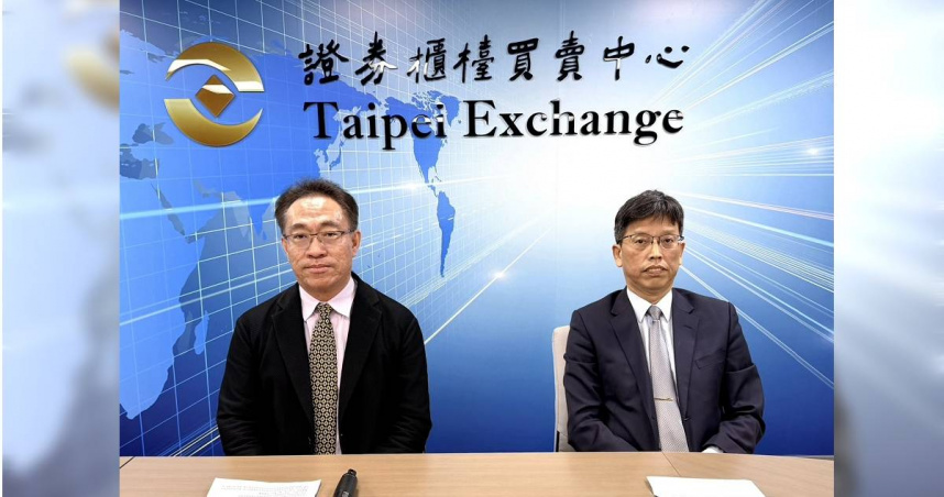 世紀民生8日宣布公開收購案，左為世紀董事長張祐銘，右為萬年清董事長何家慶。（圖／世紀民生提供）