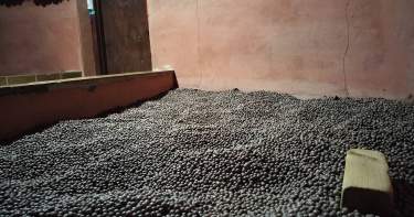 日前一位台灣遊客到南韓東大門體驗汗蒸幕，將250萬韓幣現金放進置物櫃，泡完卻發現整包錢被偷走。圖僅示意。（示意圖／photoAC）